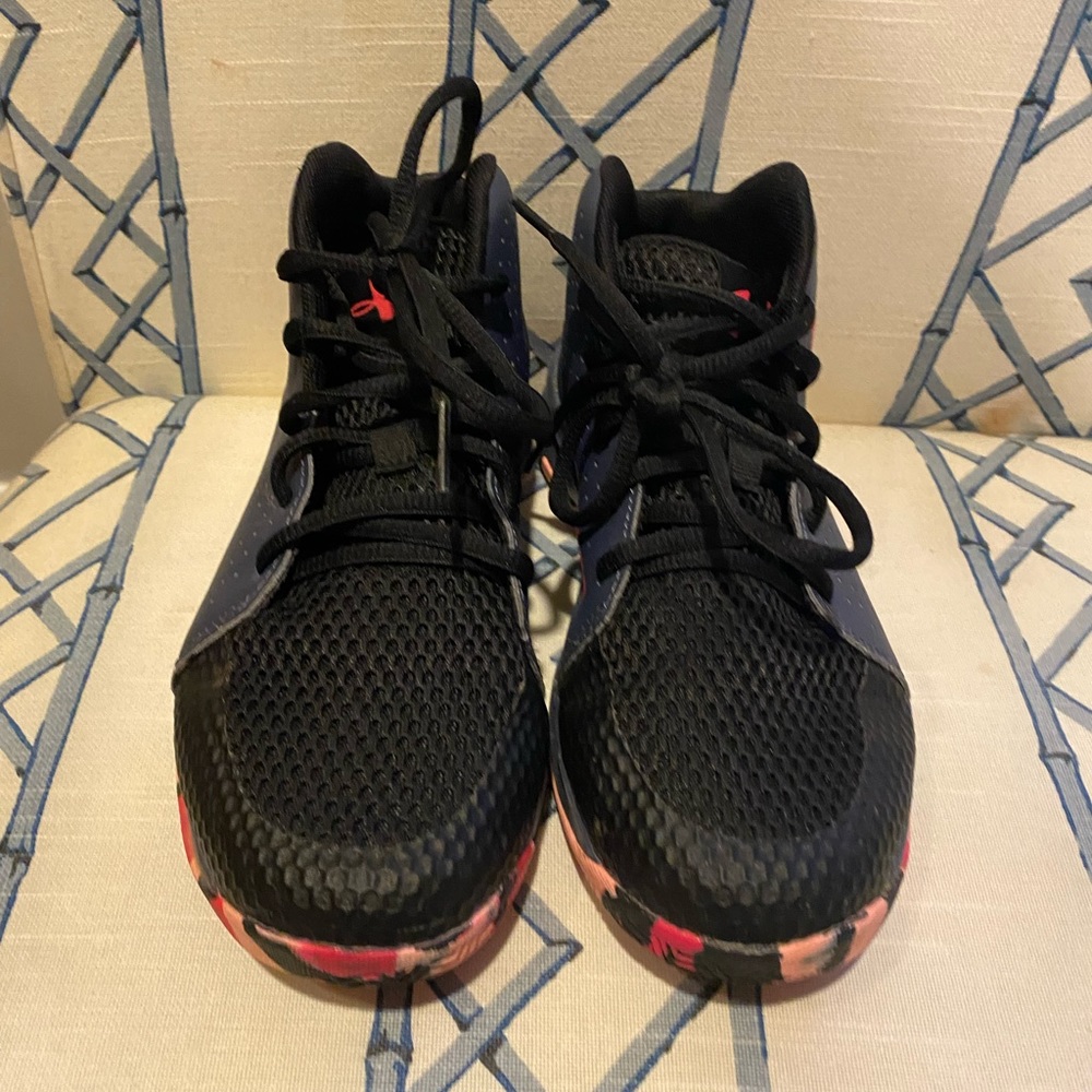 Basketball sneakers. Worn twice. Great condition